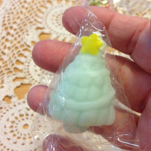 Squishy Christmas fun! A dozen little sqish toys. - Picture 2 of 6